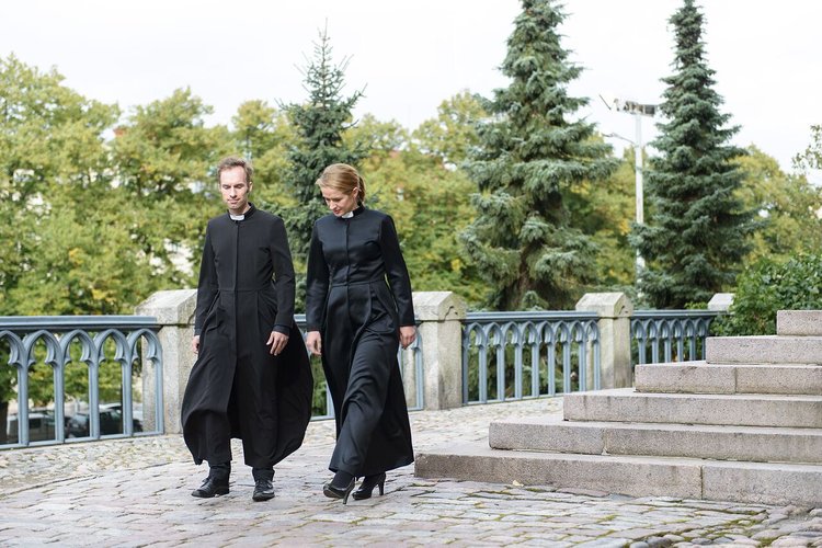 Osuuskunta Pyhävaate ehdottaa turhasta säätelystä luopumista ja ohjeiden rajaamista pappisviran yhteisiin t...