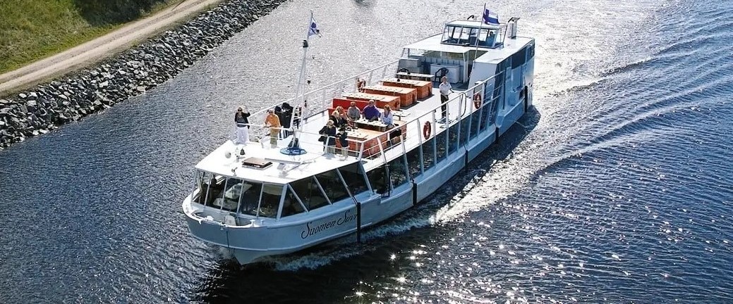 Risteilylaiva Suomen Suvi vesillä