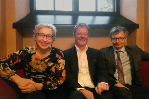 Maria Kaisa Aula, Kimmo Jokinen ja Heikki Hiilamo keskustelivat