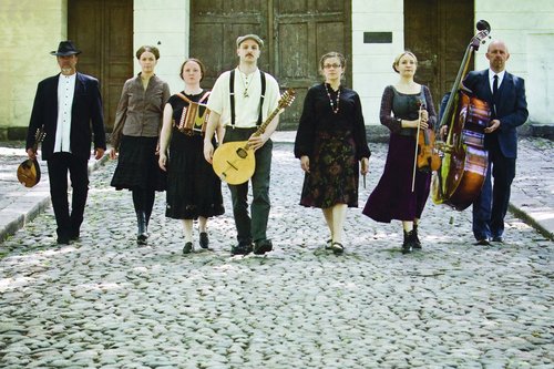 Folk-yhtye Mustarastaan konsertti