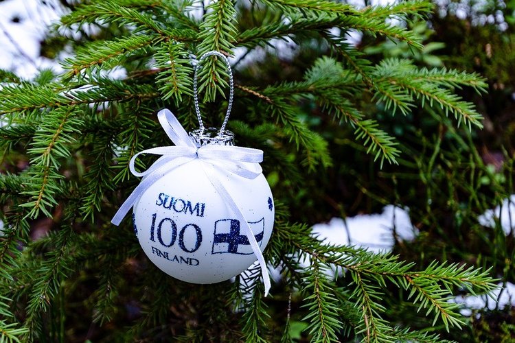 Suomi 100 vuotta! Suomi 100 vuotta!