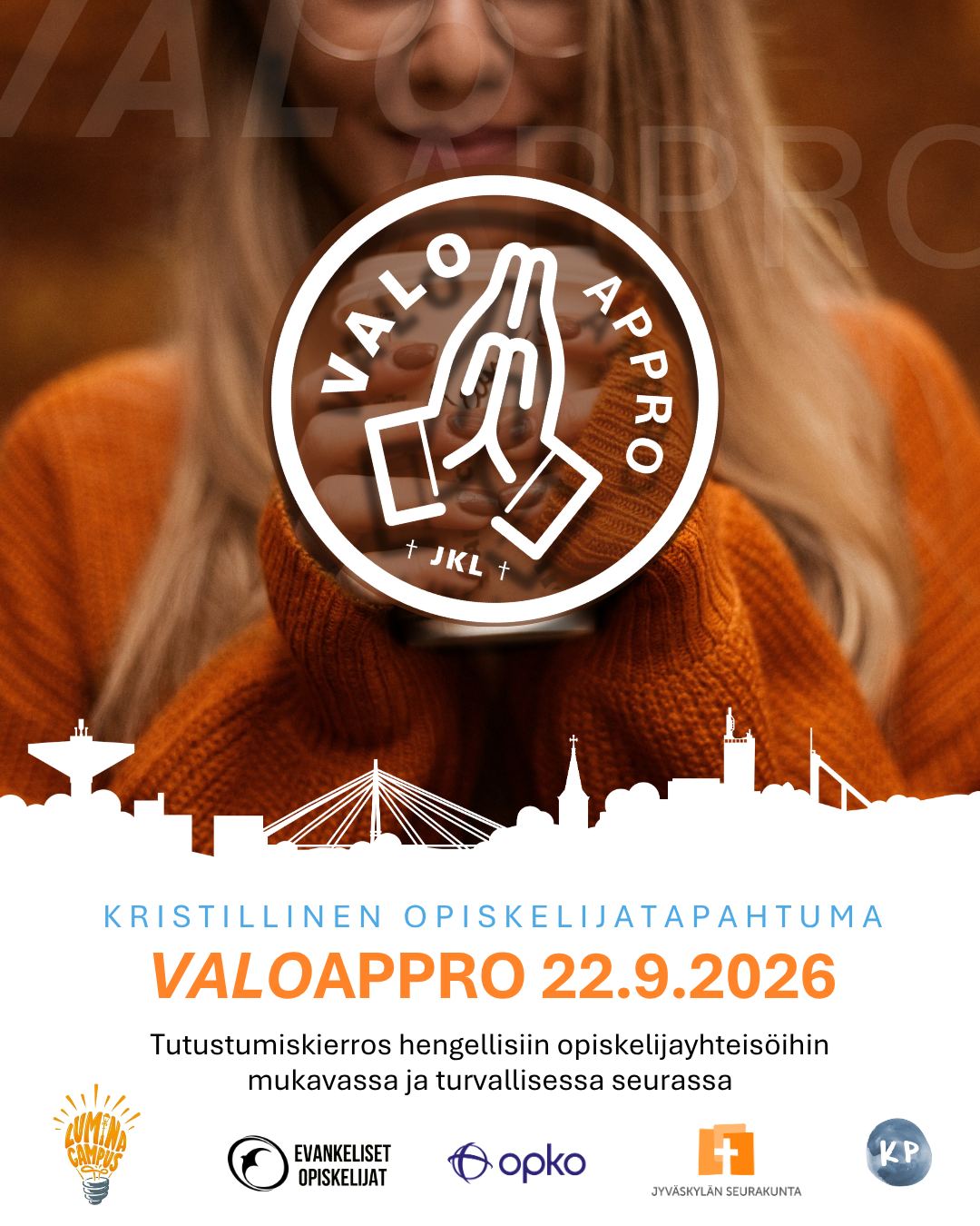 ValoAppro -tapahtumakuva, jossa kahvikuppia pitelevä henkilö ja tapahtuman tunnus, jossa yhteen liitetyt kädet