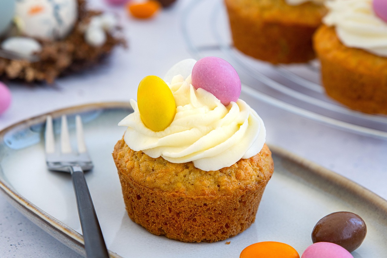 herkullisen näköinen muffinsi lautasella
